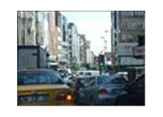 Zordur İstanbul'un kaldırımlarında yürümek