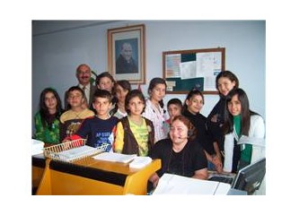 Eğitim gönüllüsü çocuklar PTT'yi ziyaret etti.