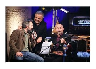 Dünya bir oyun sahnesi