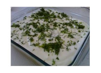 Sarımsaklı yoğurtlu kabak