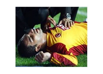 Arda Turan ve yorgun futbolcular