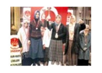 Ananemin başörtüsü; annemin eşarbı, kız kardeşimin türbanı oldu..