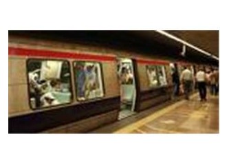 Metro girişinde dağıtılan ücretsiz gazeteler