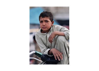 Afganistanlı bir çocuk..