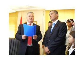 Manavgat Belediyesinde devir teslim töreni gerçekleşti.
