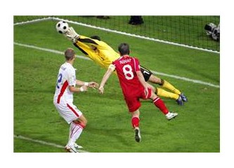 Çeke çeke ÇEK'tiler Cech'i, 3 dakikada kestiler ÇEKİ!