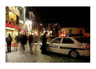 Bir polis güzel bir geceyi ancak bu kadar berbat edebilirdi