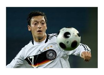 Mesut Özil oy bekliyormuş...