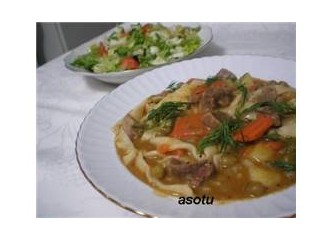 Sebzeli erişte yemeği