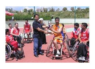 Engellilerden basket şovu ...