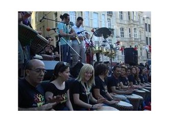 Okay Temiz ve Perküsyon Gurubu Galata Şenliğindeydi ( Videolu)
