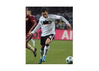 Alman milli futbolcu Mesut Özil'in kimliğindenim