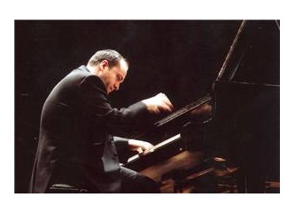 Piyanist Jerfi Aji, İstanbul’da konser verecek