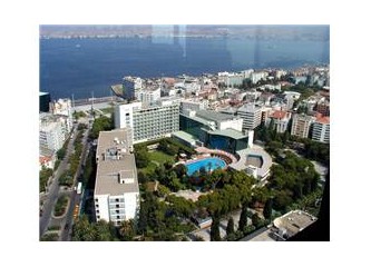 İzmir'i dinliyorum gözlerim açık