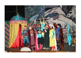 Azeri tiyatrocular, Mersin'de büyük beğeni topladı...