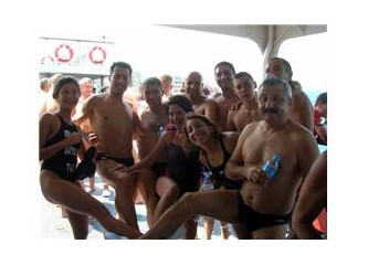 30 Ağustos 2010 Çanakkale Boğazı'nı yüzerek geçme yarışı tamamalandı