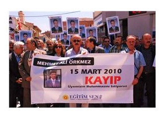 Eğitim-Sen kayıp öğretmenin bulunması için Eskişehir'de basın açıklaması yaptı