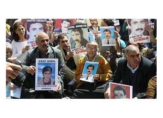 Cumartesi Anneleri 300'üncü kez Taksim'de çocuklarının bulunmasını istedi...
