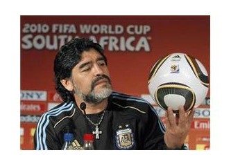 Maradona’nın elinde Meryem Ana tespihi…