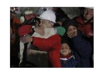 Şili'li madenciler yeryüzüne çıkartıldı!