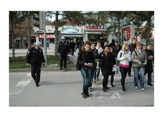 Gençlik Tecrit Ediliyor
