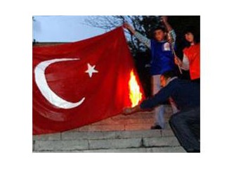 Türk bayrağını yaktılar!