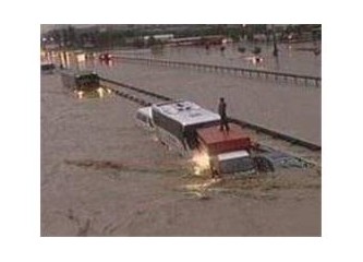 Sağanak yağiş ve İstanbul felç...