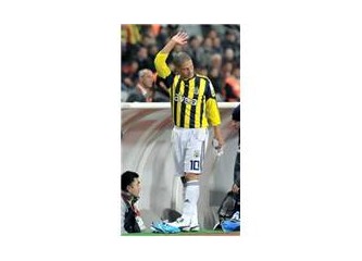 Fener üç puanı aldı derbiyi seyre daldı