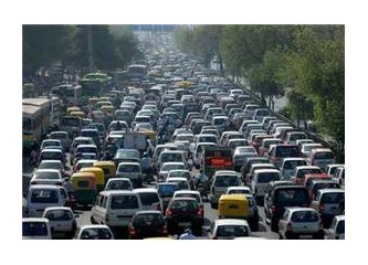 Cumartesi sabahı Tiran trafiğinde