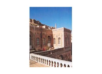Fırçasıyla Mardin'i tanıtan bir ressam
