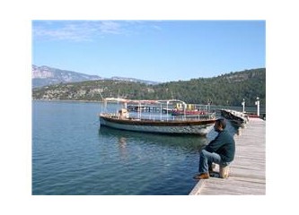 Sessiz mavisinde cüretkâr denizin.