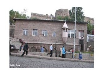 Özlüyorum geçmişi, perde arkasındaki yeri