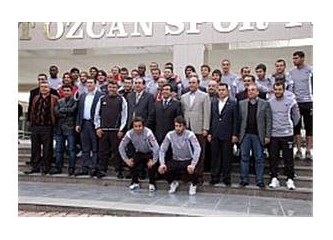 Vali Güzeloğlu'ndan, M.i.Y'lu futbolculara moral ziyareti...
