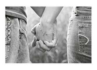 “Sevgi her zaman kolların açık duruşudur"