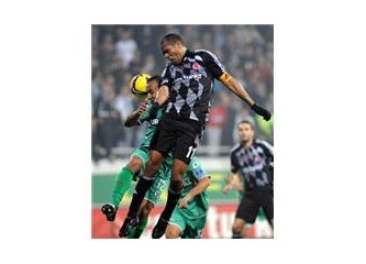 Beşiktaş, Fenerbahçe’den aldığı 3 puanın ikisini harcadı!