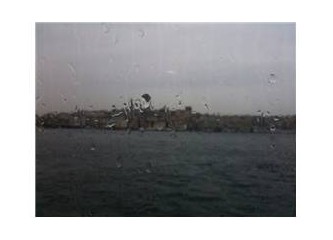 Öylesine şaşkın ve ıslağım ki yaşlarında.