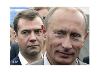 Putin mi Medvedev mi Rusya’nın gerçek lideri kim?