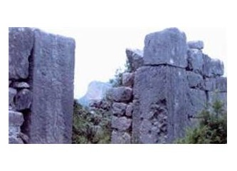 Yarık Kaya (Uzunoğlan) Kalesi