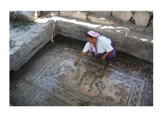 Anavarza'nın Tarihi mozaikleri yok oluyor