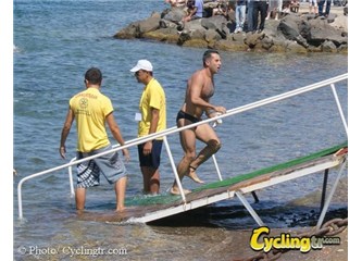 Denizdeki yalnızlık (30 Ağustos 2011 Çanakkale Boğazı Yüzme Yarışı Anısına)