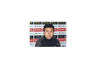 Aykut Kocaman : boynumuzda iple dolaşıyoruz...