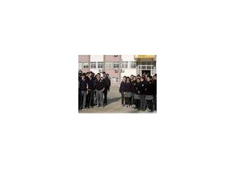 Mersin'deki Kız-erkek öğrenciler arasındaki 45cm. mesafe Antalya'da 1 metreyi buldu!