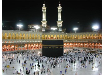 Yıkın efendiler yıkın Kabe'nin güzelim revaklarını
