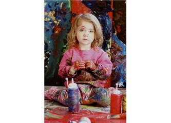 Bebekten ressam olursa, kediden de bebek bakıcısı olur