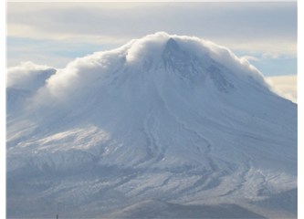 Bulut şapkalı bir dağ - Hasan Dağı