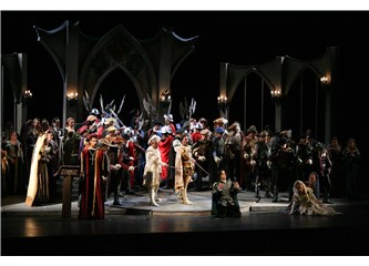 Antalya Operası Lucia di Lammermoor’un ilk sahnelenişini ünlü tenor Bülent Bezdüz’le yaptı