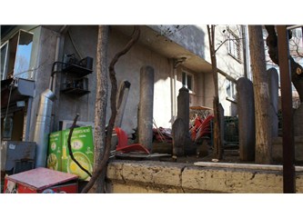 Dün, metrekare başına en çok entellektüel ve çağdaş insan düşen bir yerdeydim...