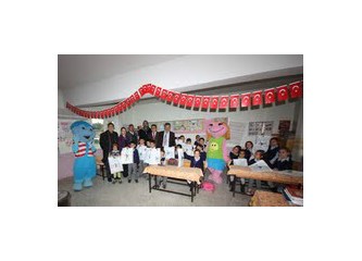 Forum Mersin;“Bir Kitap Bir Oyuncak” Sosyal Sorumluluk Projesiyle çocukları sevindirdi…