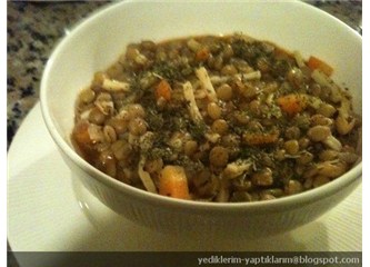 Erişteli yeşil mercimek çorbası