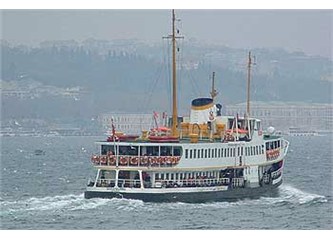 Kadıköy İskelesi ve Vapurlar